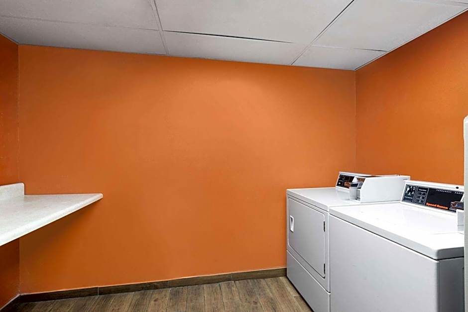 La Quinta Inn & Suites by Wyndham Decatur