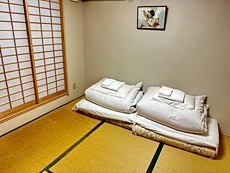 Economy Twin Room for 1-2 People with Private Bathroom