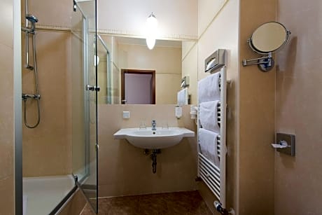 Superior Double Room, Balcony (1 Queen Bed)