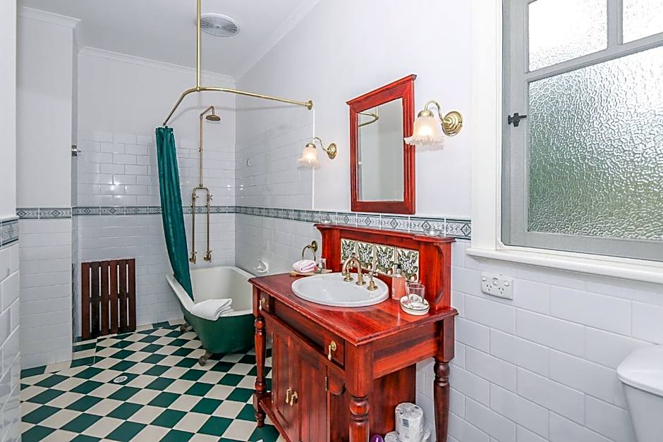 Rosebridge House Bed & Breakfast