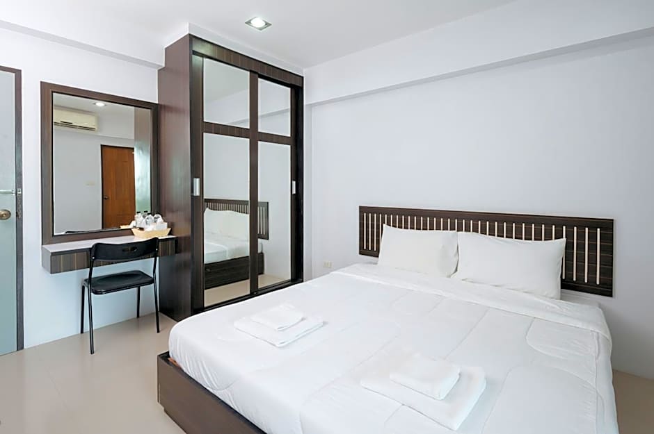 Creston Grand Hotel Suphan Buri