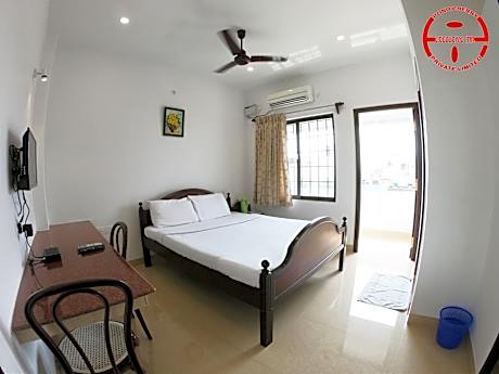 Executive Room – THIS ROOM IS SEPARATE BLOCK (The Annex building is 492 ft away from the main building & Restaurant)