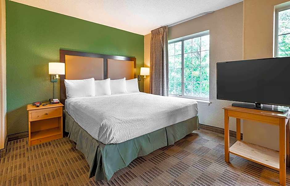 Extended Stay America Suites - Newark - Woodbridge