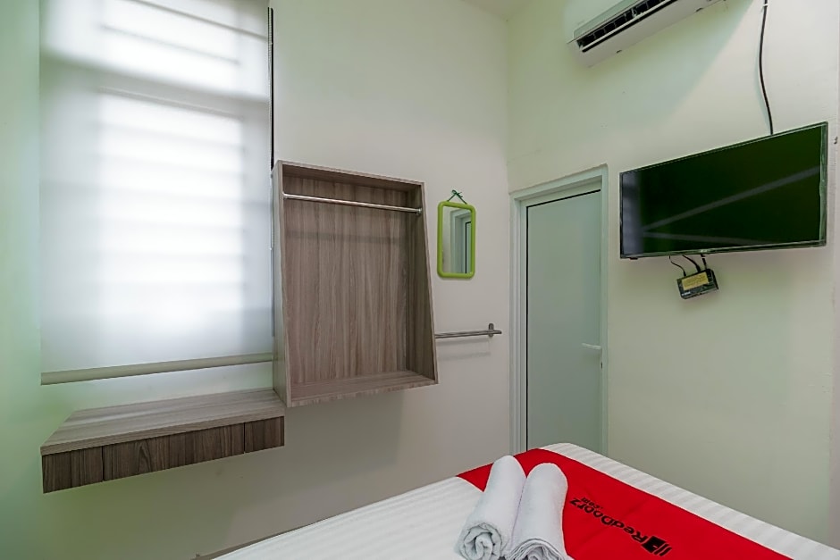 RedDoorz Plus @ Grand Tara Homestay Palembang