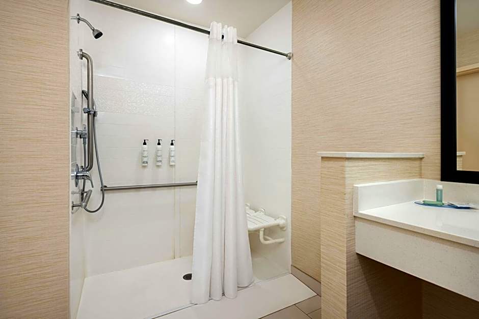 Fairfield Inn & Suites by Marriott Lincoln Southeast