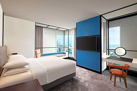 One-Bedroom King Suite with Ocean View – Includes a 20% discount at Beira Kitchen and Ala Carte