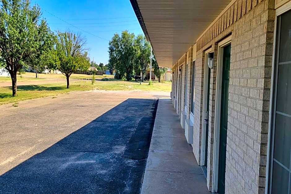 HomeTown Inn By OYO Texhoma, OK