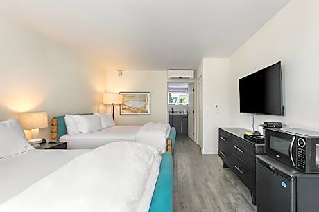 Queen Room with Two Queen Beds - Non-Smoking