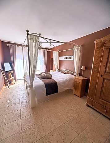 Queen Room with Spa Bath