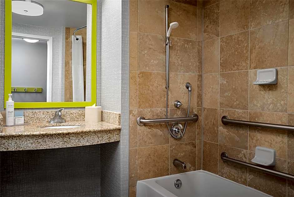 Hampton Inn By Hilton And Suites Omaha Downtown