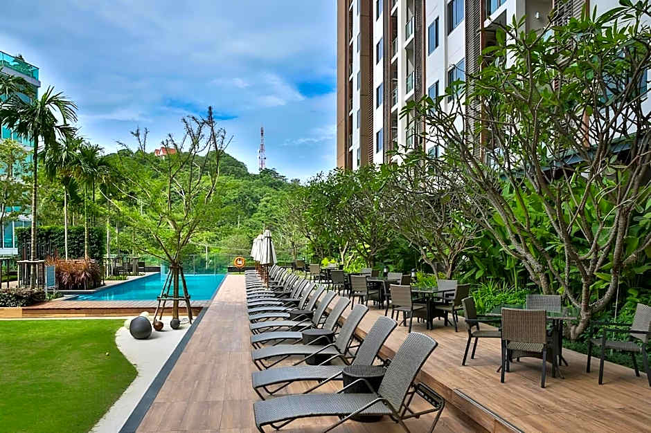 Sea View Spacious Condo At Pattaya