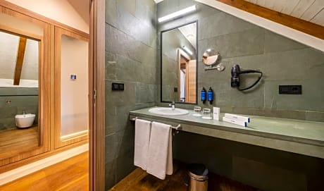 Familiar 2 adultos + 1 child