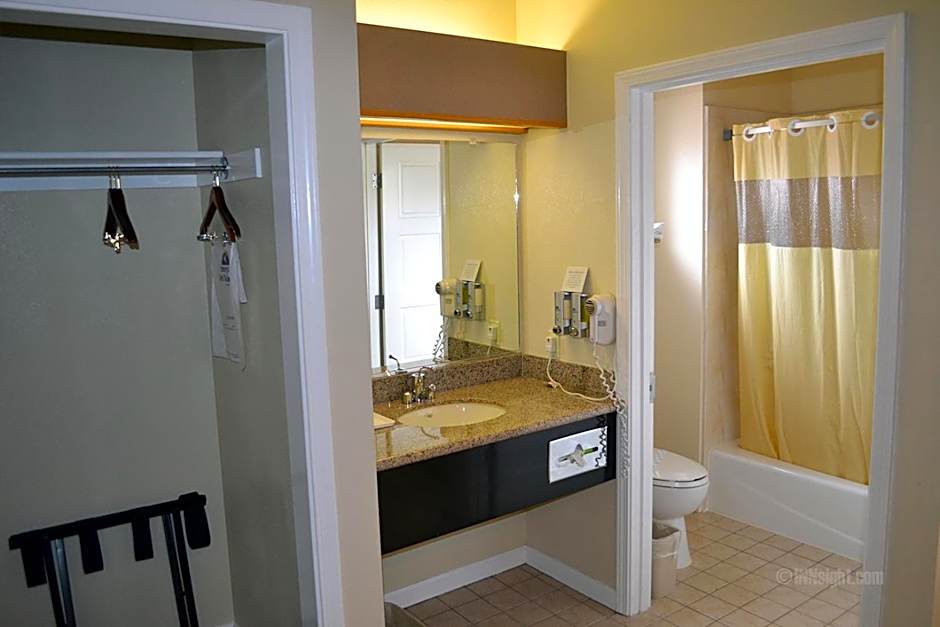 The Miramar Inn & Suites