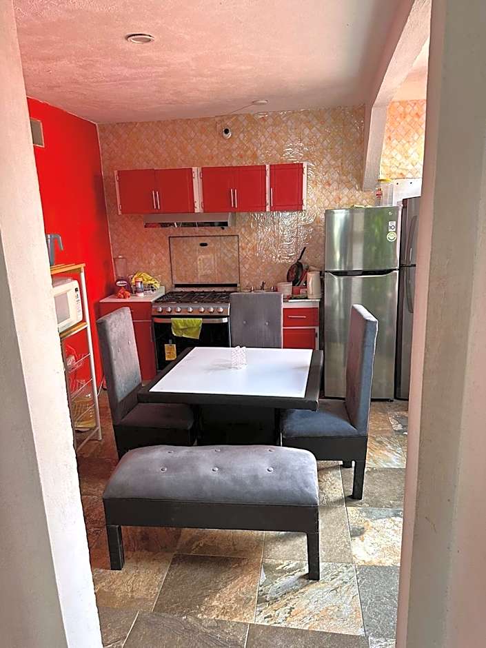 Casa Vázquez , "Como en casa" , hospédate con nosotros y recibirás una atención personalizada, servicio y confort nos distingue.