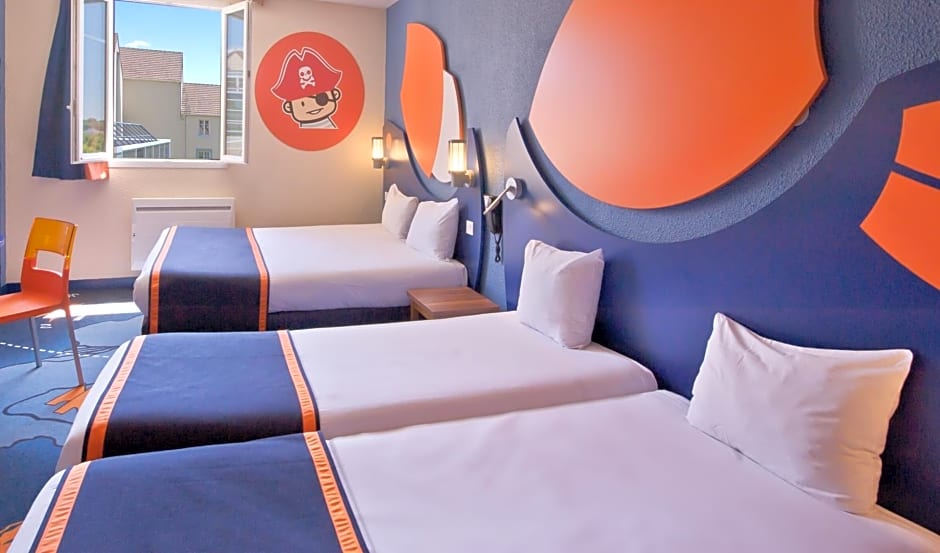 Explorers Hotel At Disneyland Paris