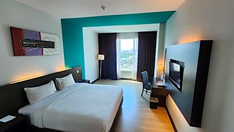 Special Deal - Deluxe King with Road View