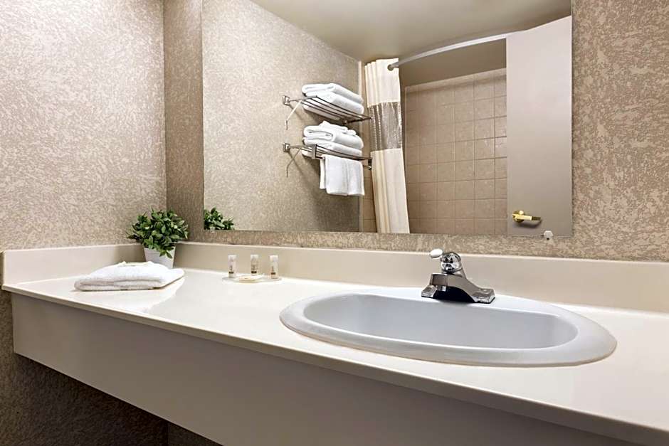 Days Inn by Wyndham Ottawa Airport