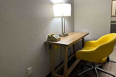 1 King Bed Non-Smoking