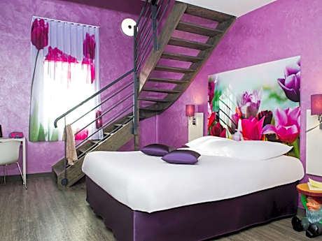 Standard Family Suite with One Double Bed and Twin Beds