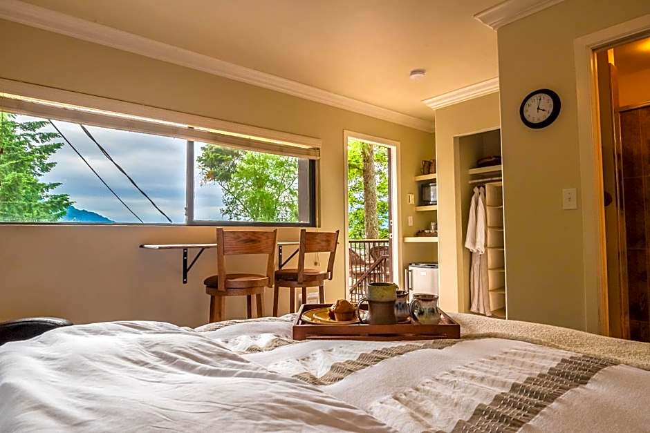 The Fraser River's Edge B&B Lodge