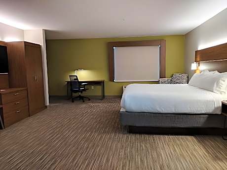 1 King Bed Standard Comm Access Tub