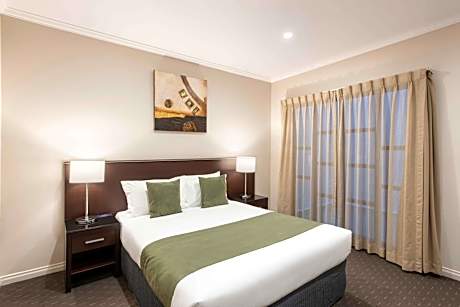 Two-Bedroom Apartment Queen Queen