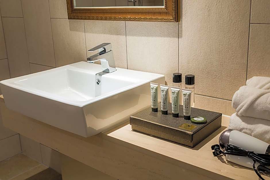 Reborn Suwon Silkroad Hotel