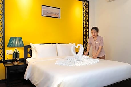 Deluxe Double Room with Garden View