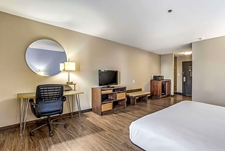 1 King Bed, Nonsmoking, Accessible