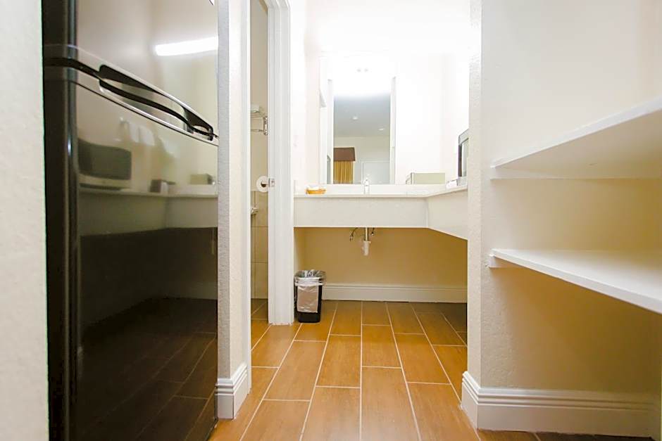 Scottish Inn & Suites