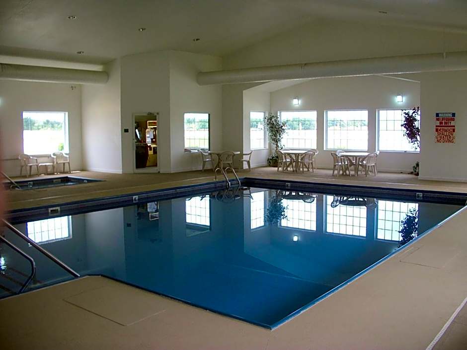 Oak Hill Inn & Suites
