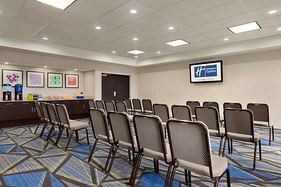 Holiday Inn Express Hotel & Suites Opelika Auburn By IHG