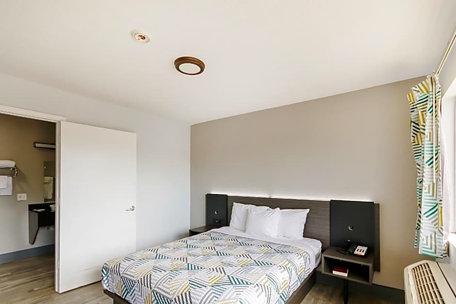 Motel 6 Topeka, KS - Northwest