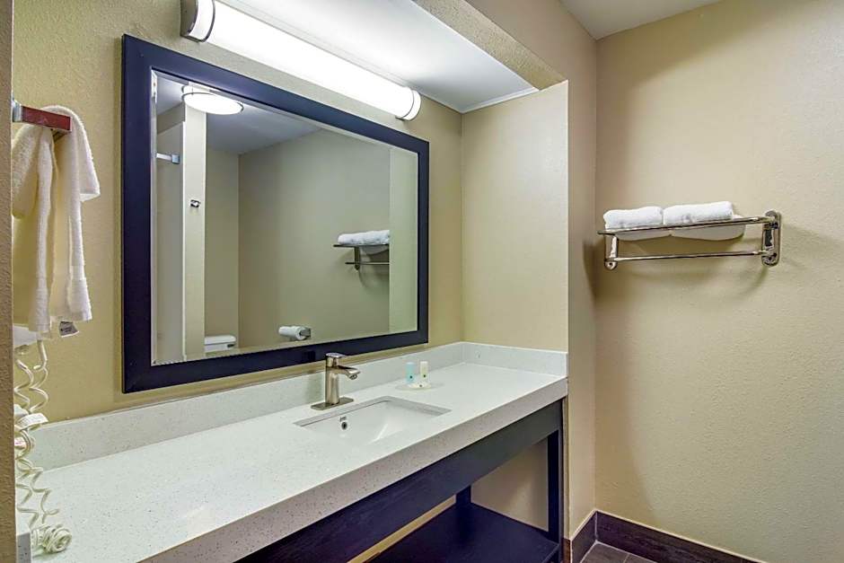 Quality Inn & Suites Canton, GA