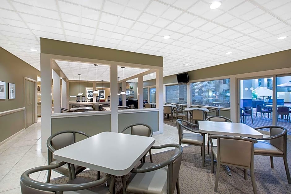 Ramada by Wyndham Midtown Grand Island
