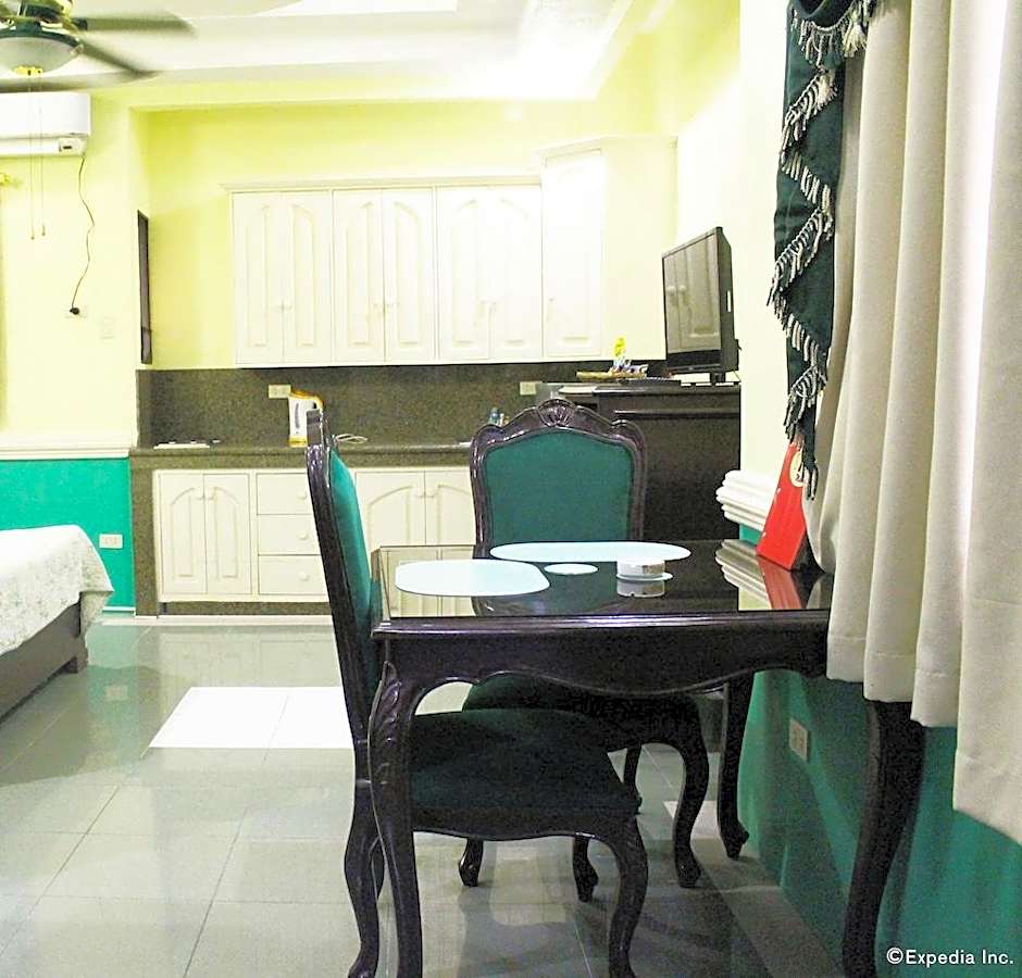 Kokomos Suites Hotel