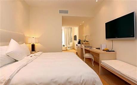 Junior Suite - Lake Side