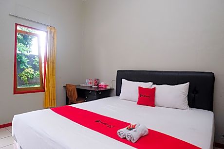 RedDoorz near Kampus UMP Purwokerto