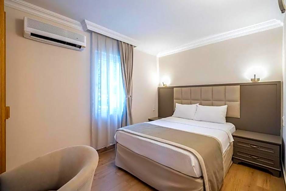 Moonshine Hotel & Suites