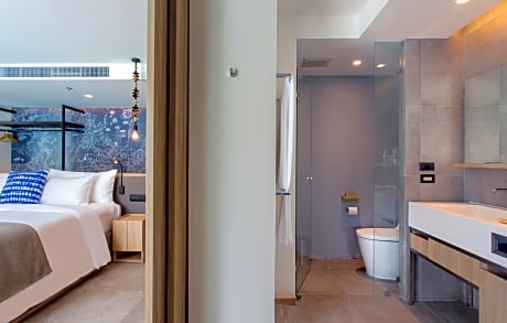 POOL ACCESS GRAND ROOM