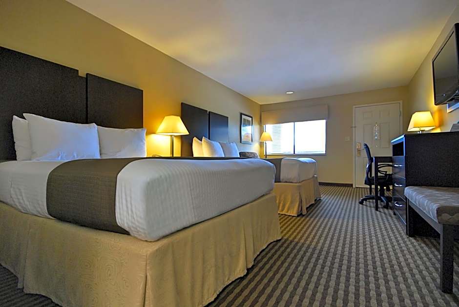 Best Western Cedar Inn