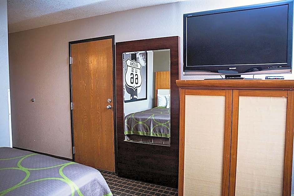 Super 8 by Wyndham Holbrook