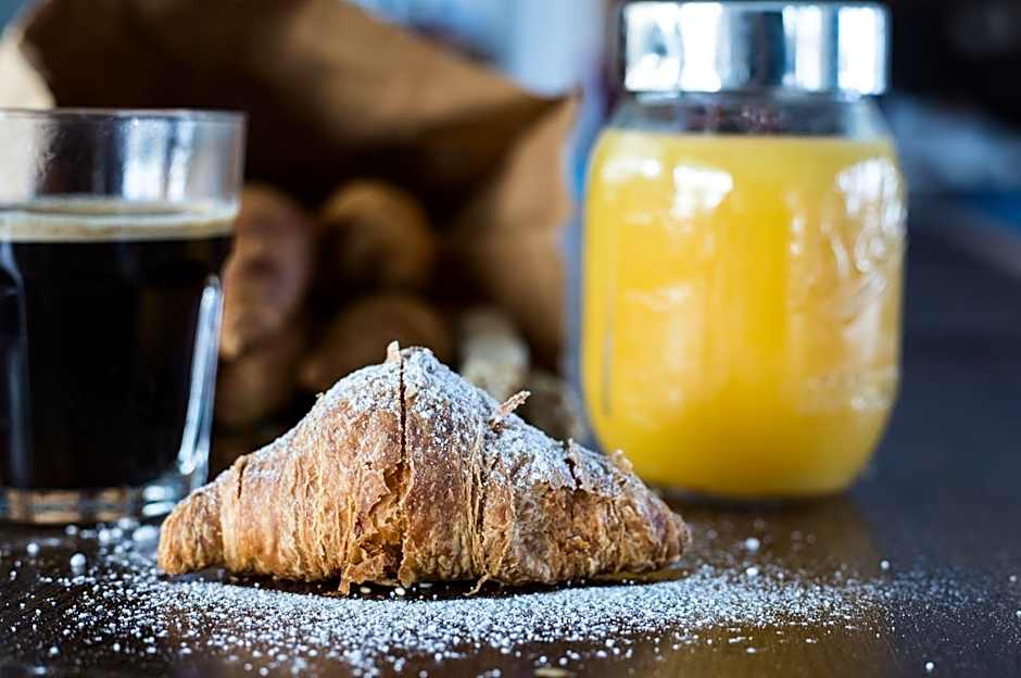 Aloni Hotel & Suites