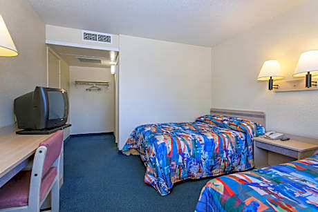 2 Queen Beds | Mini Fridge