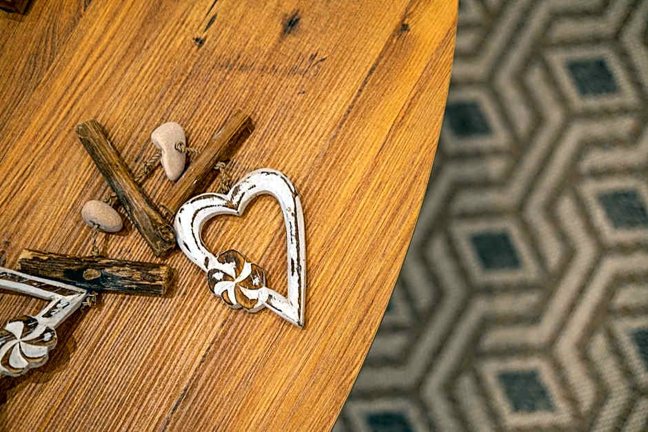 Lazuli Hermes Apartments