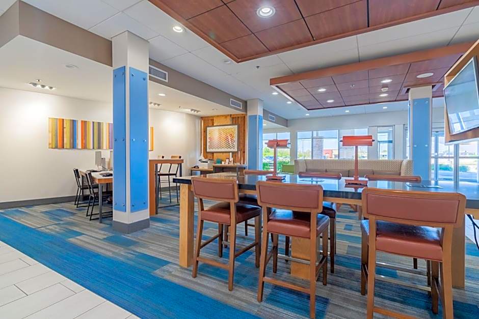 Holiday Inn Express & Suites - Marion By IHG