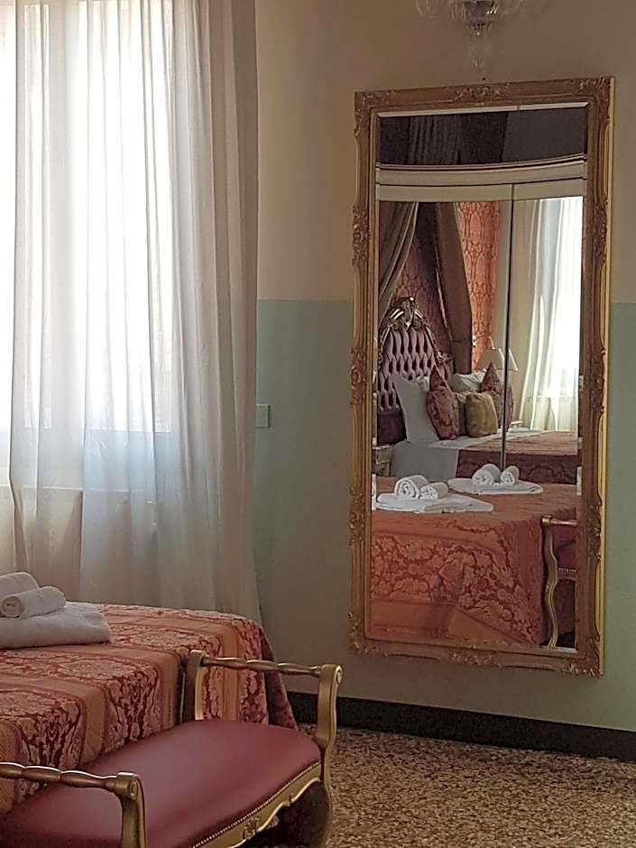 Friendly Venice Suites