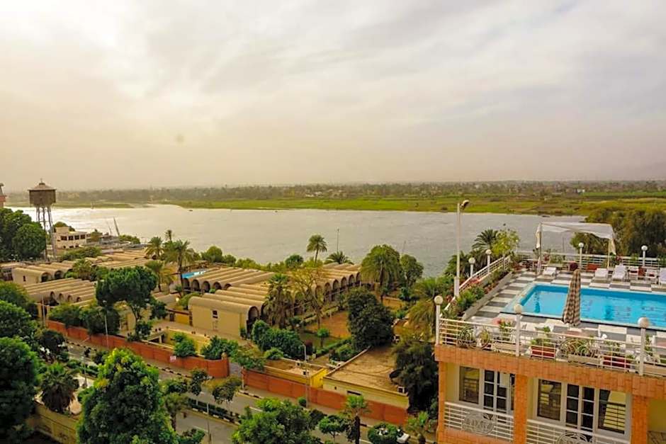 New Pola Hotel