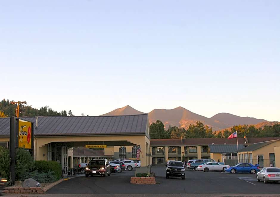 Super 8 by Wyndham Conference Center NAU/Downtown