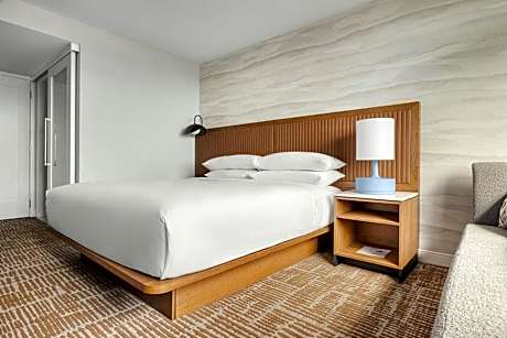 King Room with Roll-in Shower - Mobility Accessible